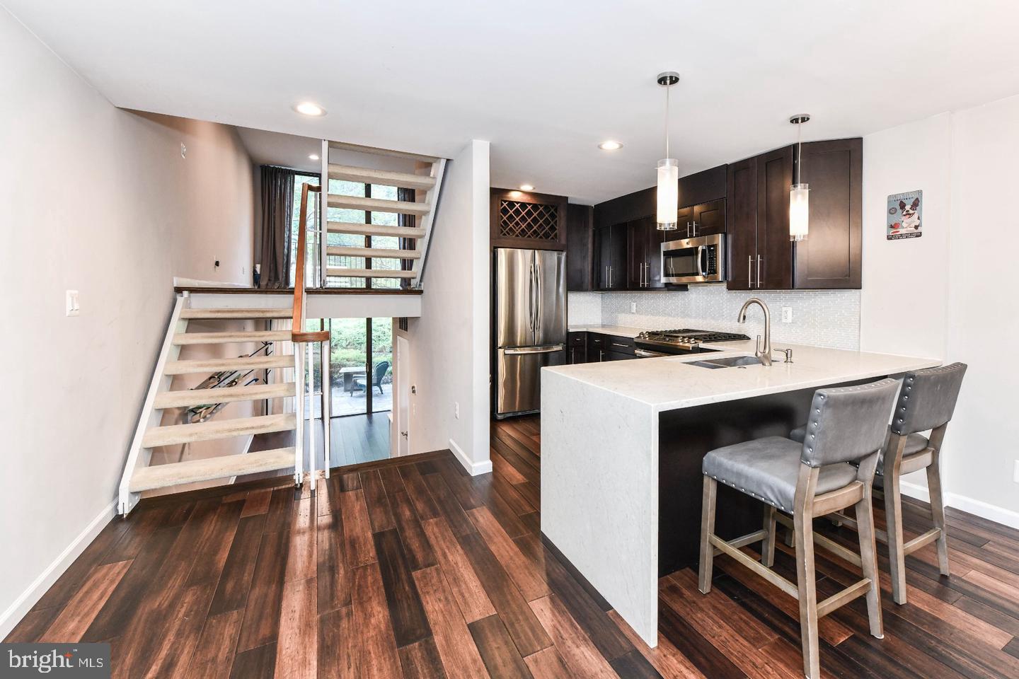 11475 Washington Plz W — photo