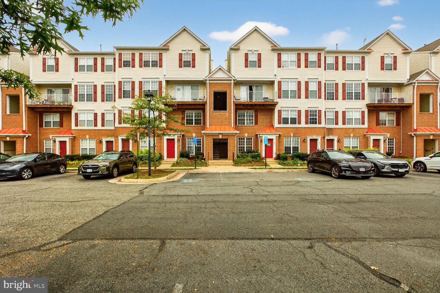 2492 Quick St #103 — photo