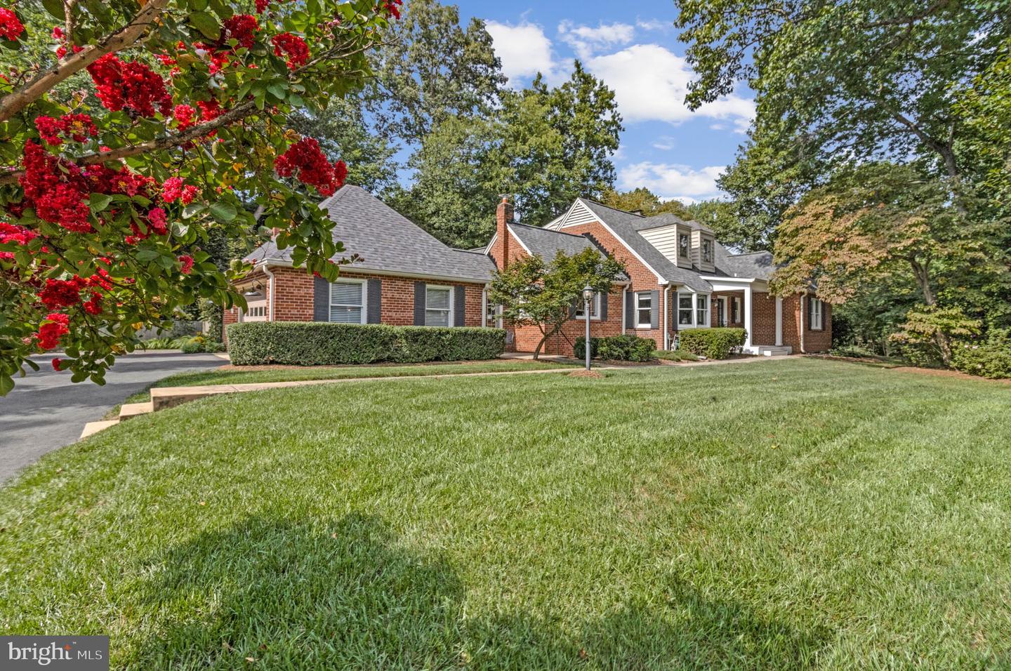 8869 Glenridge Ct — photo