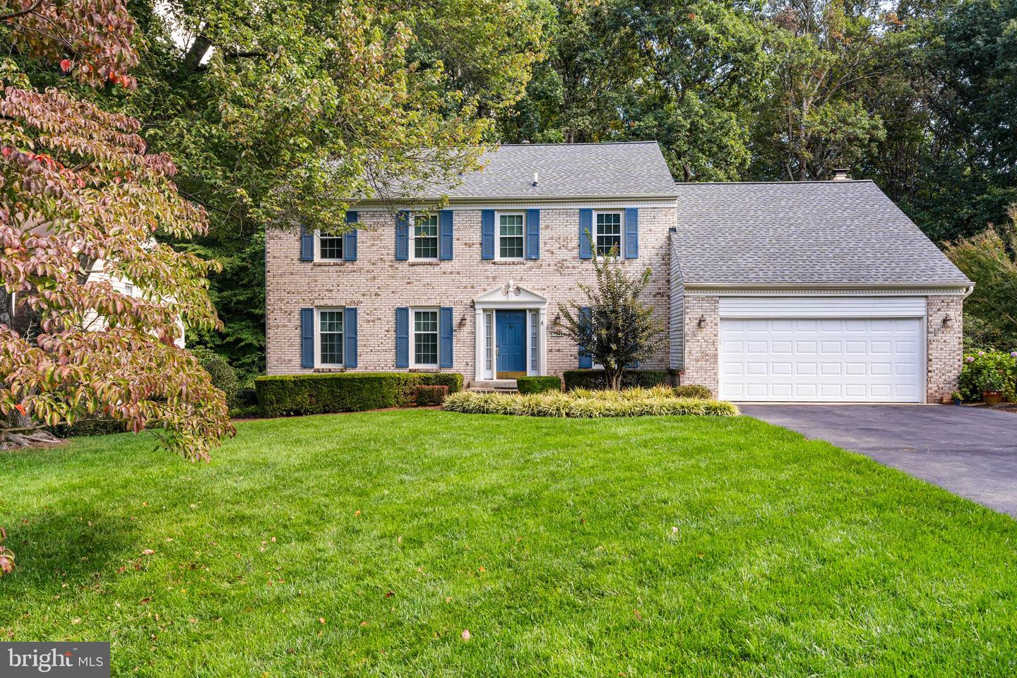 9327 Hobart Ct — photo