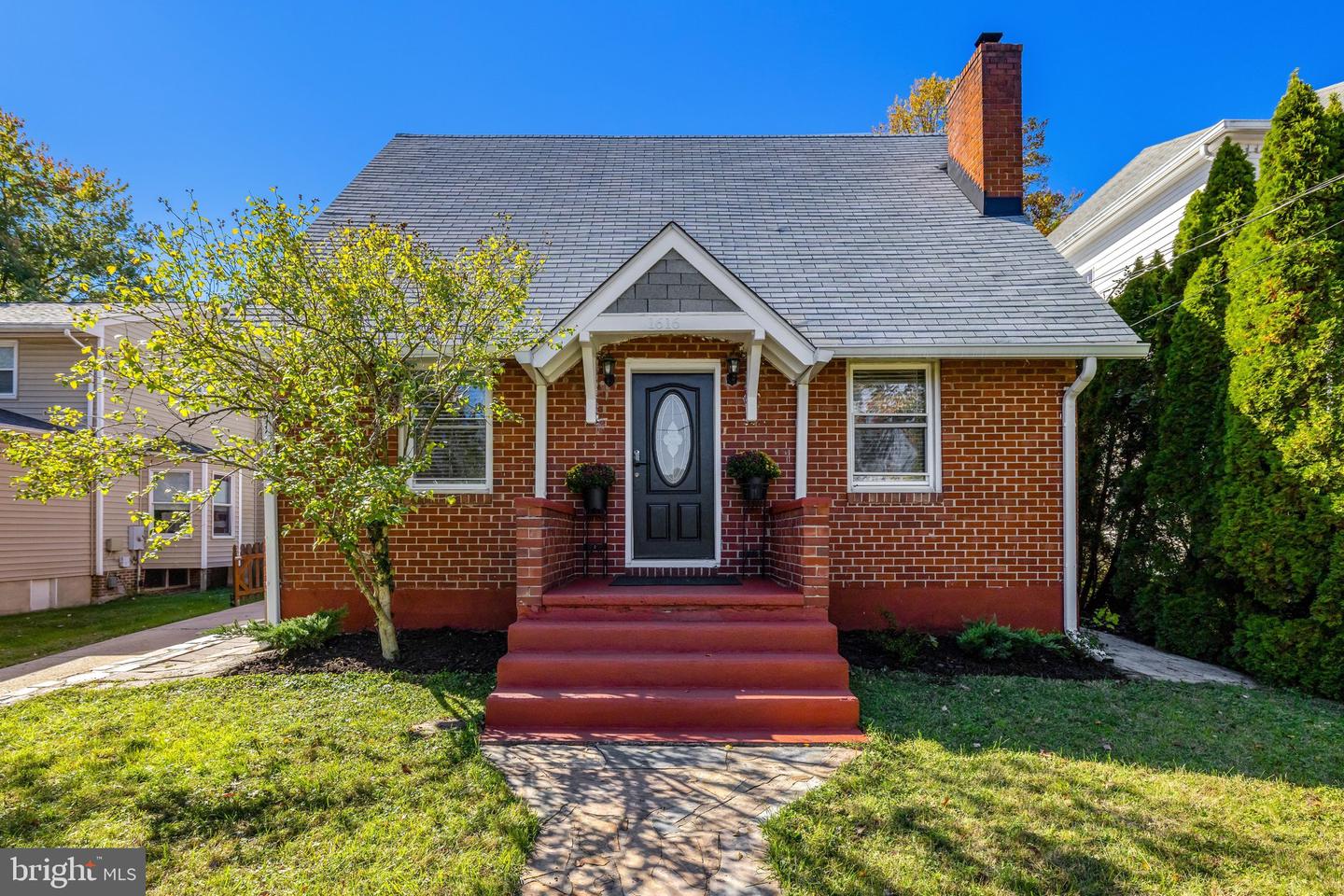 1616 Great Falls St — photo
