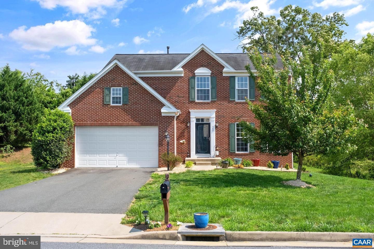 662 Holly Hill Dr — photo