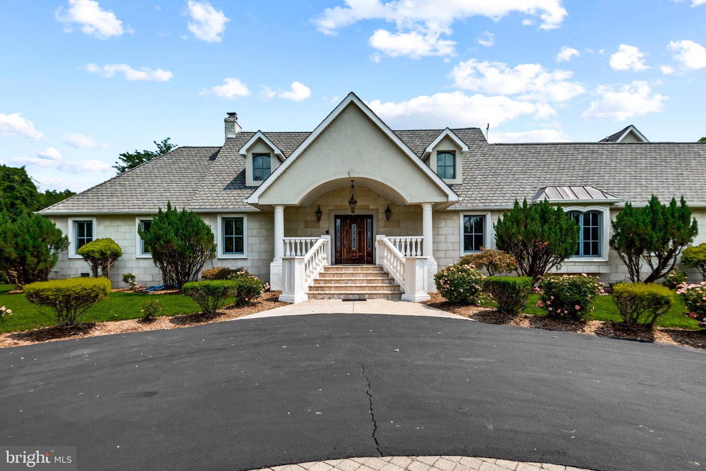 8071 Windsor Dr — photo