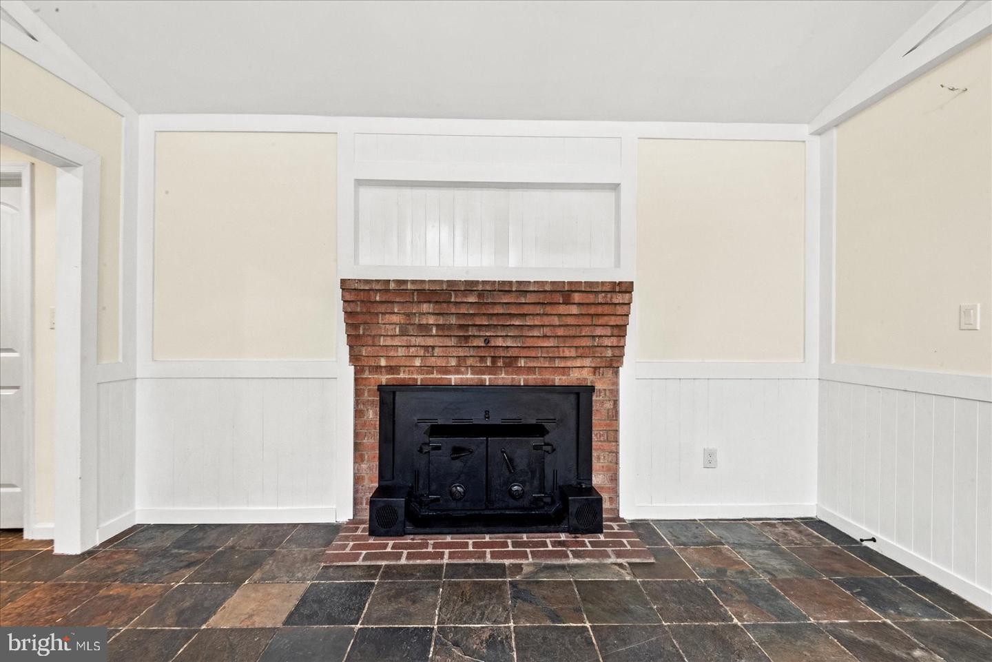 2355 Mathias Point Rd — photo