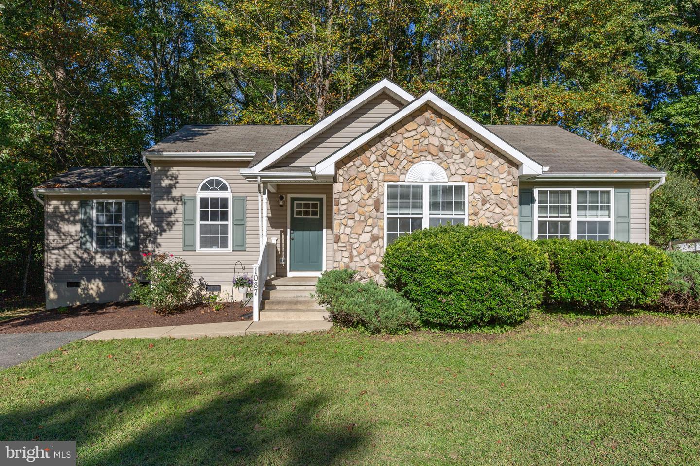 1087 Garner Dr — photo
