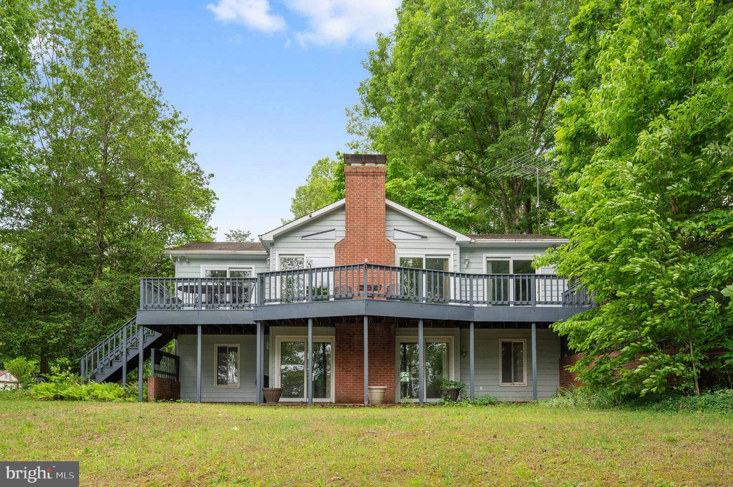 303 Pine Dr — photo