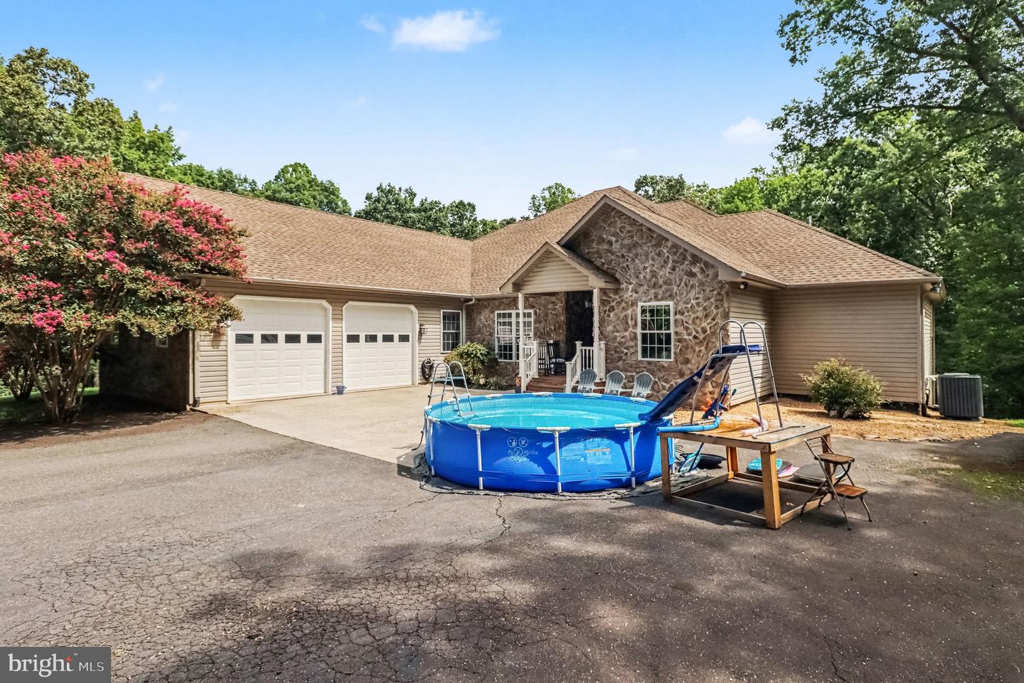 520 Oak Grove Dr — photo
