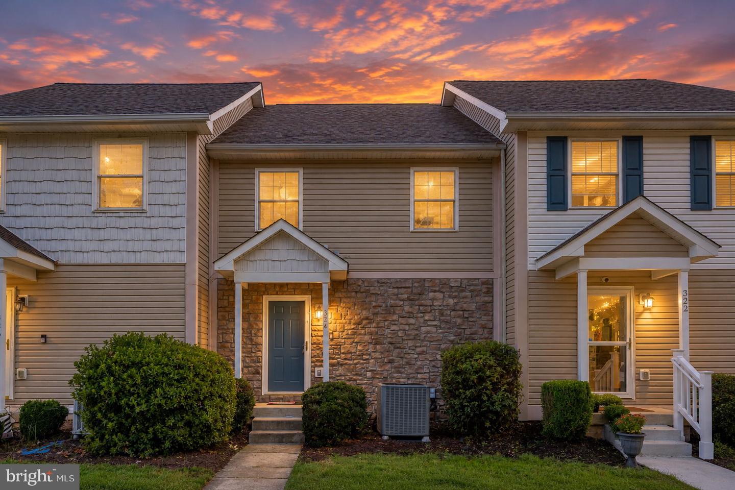 324 Lake Front Dr — photo
