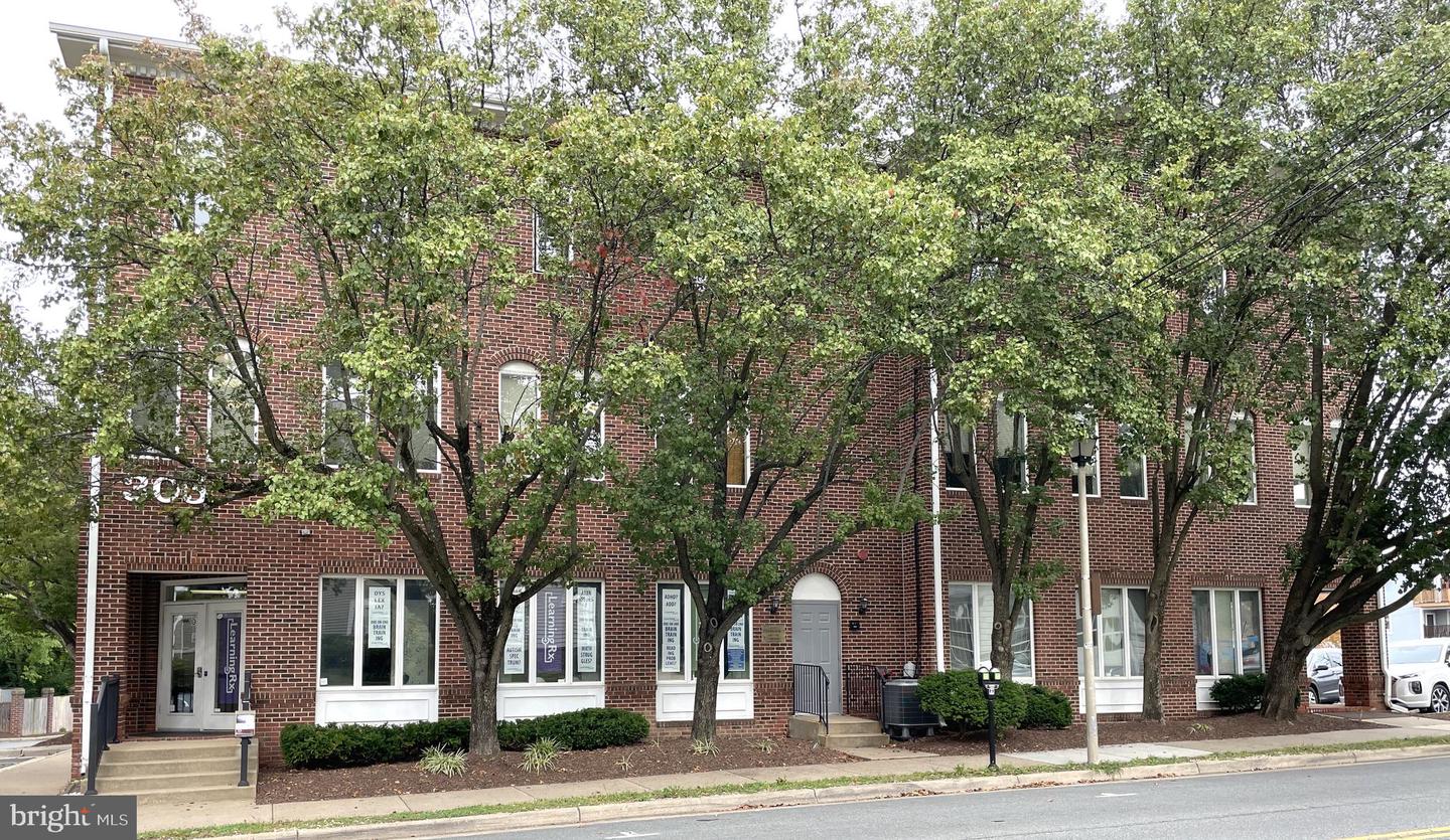 305 Harrison St SE — photo