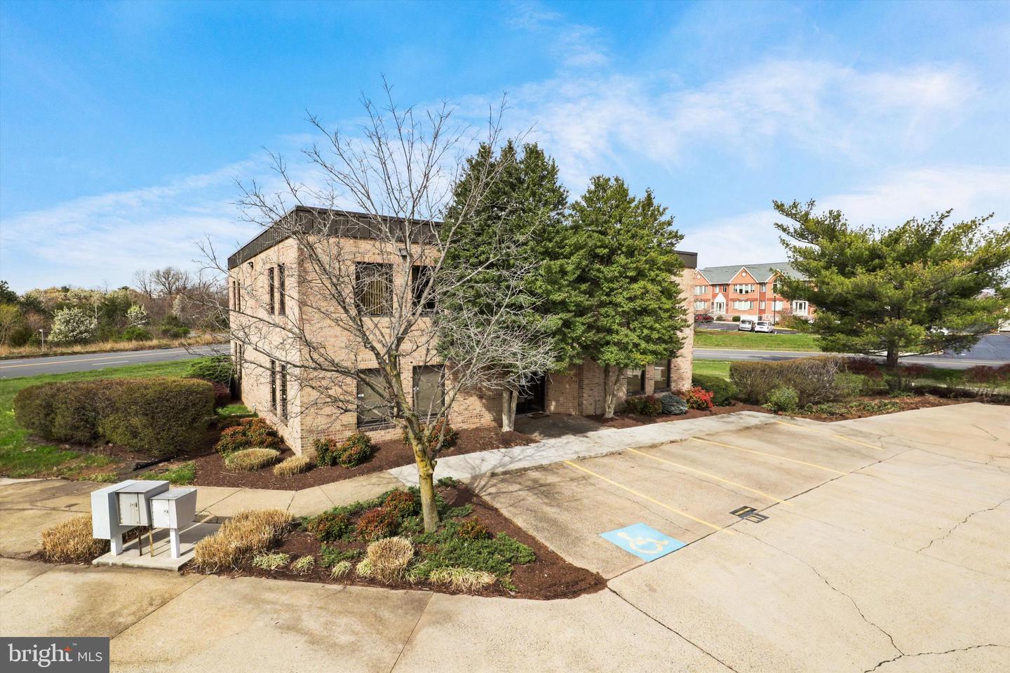 111 Carpenter Dr #M — photo