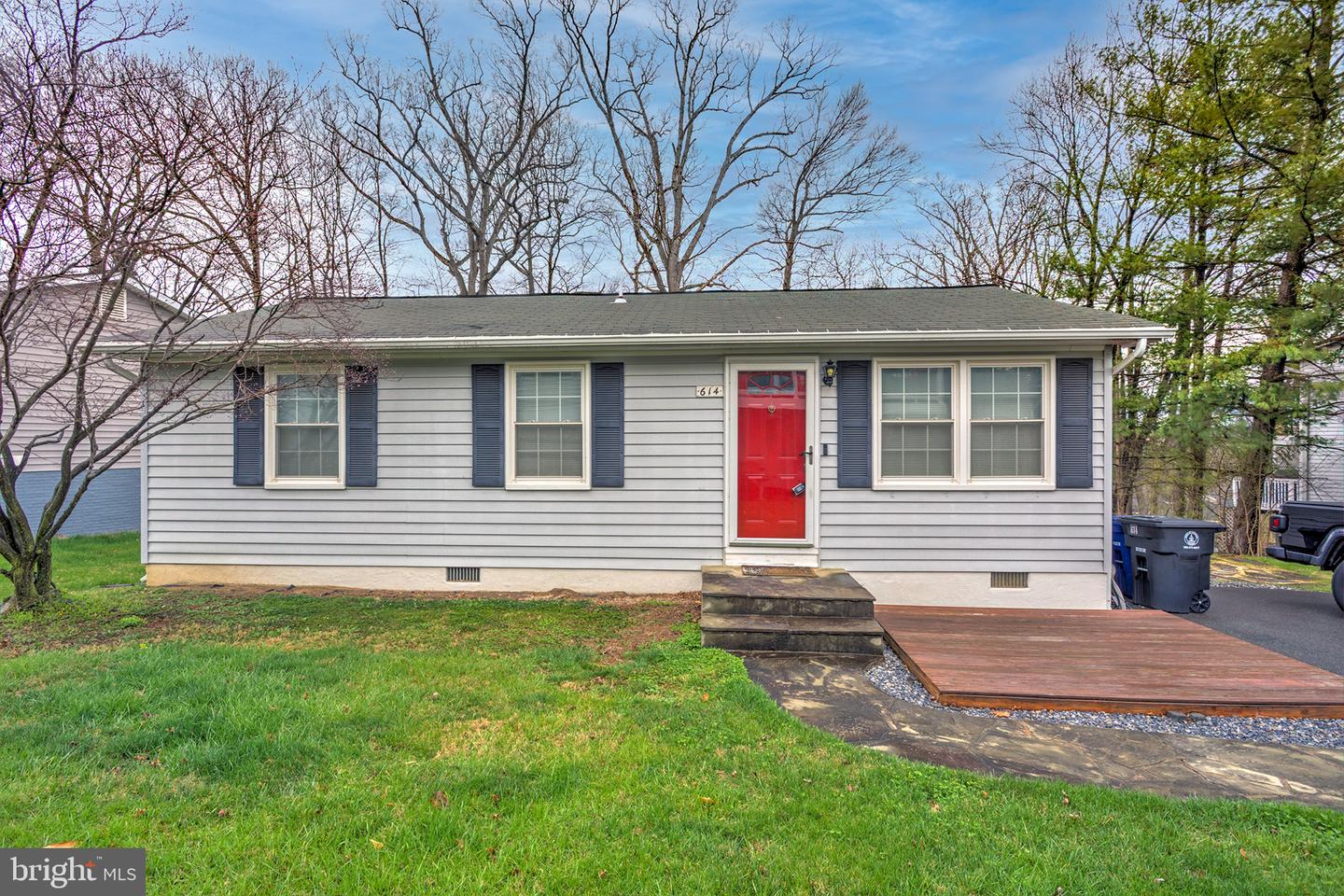 614 York Ln SE — photo