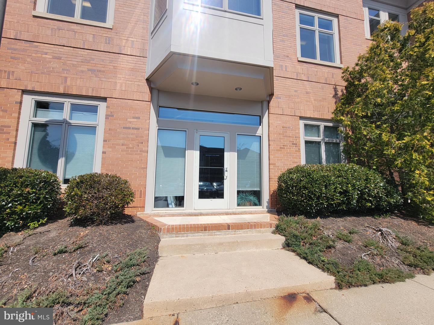46169 Westlake Dr #100-B — photo