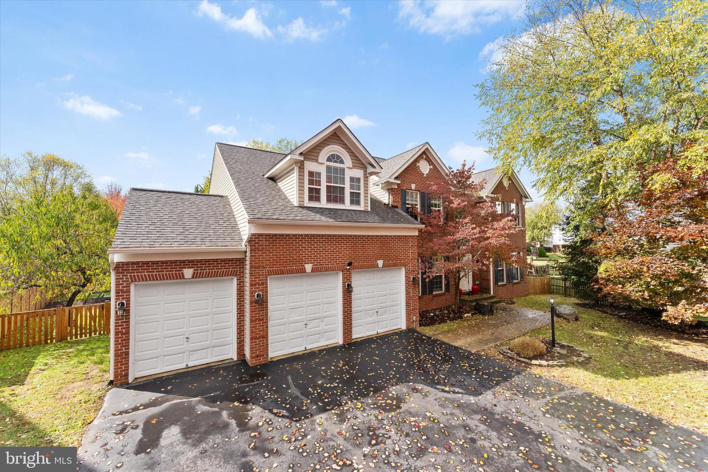 913 Strawberry Ct — photo