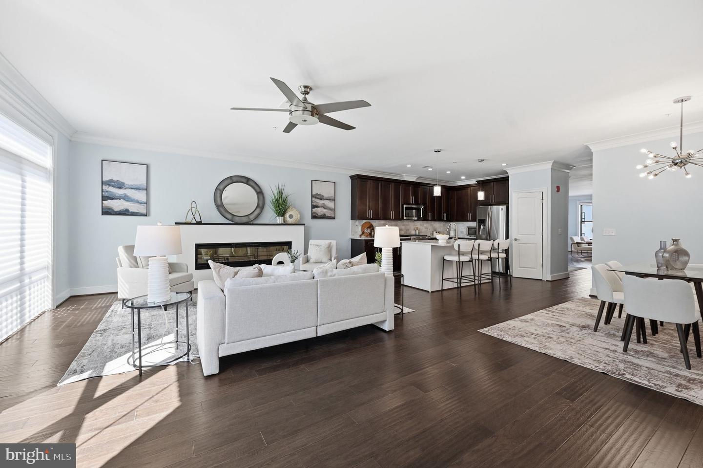43565 Michigan Sq — photo