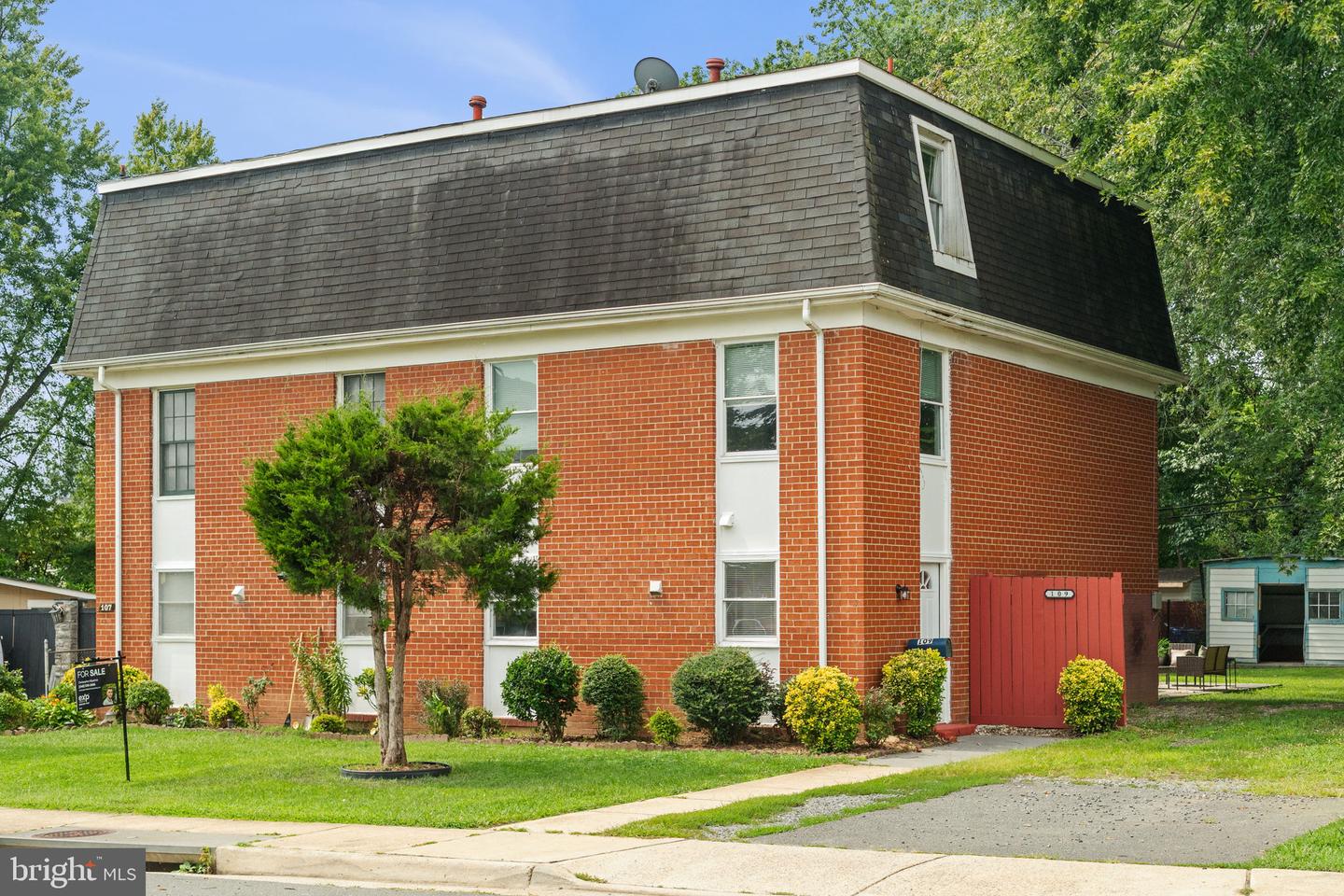 109 Mayfair Dr NE — photo