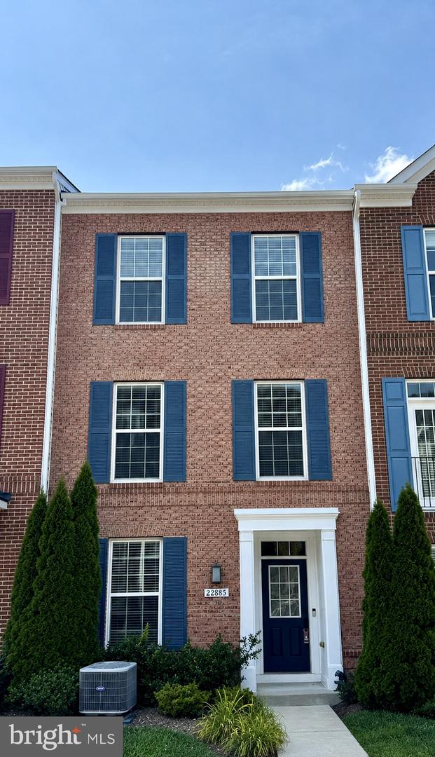 22885 Eileen Sq — photo