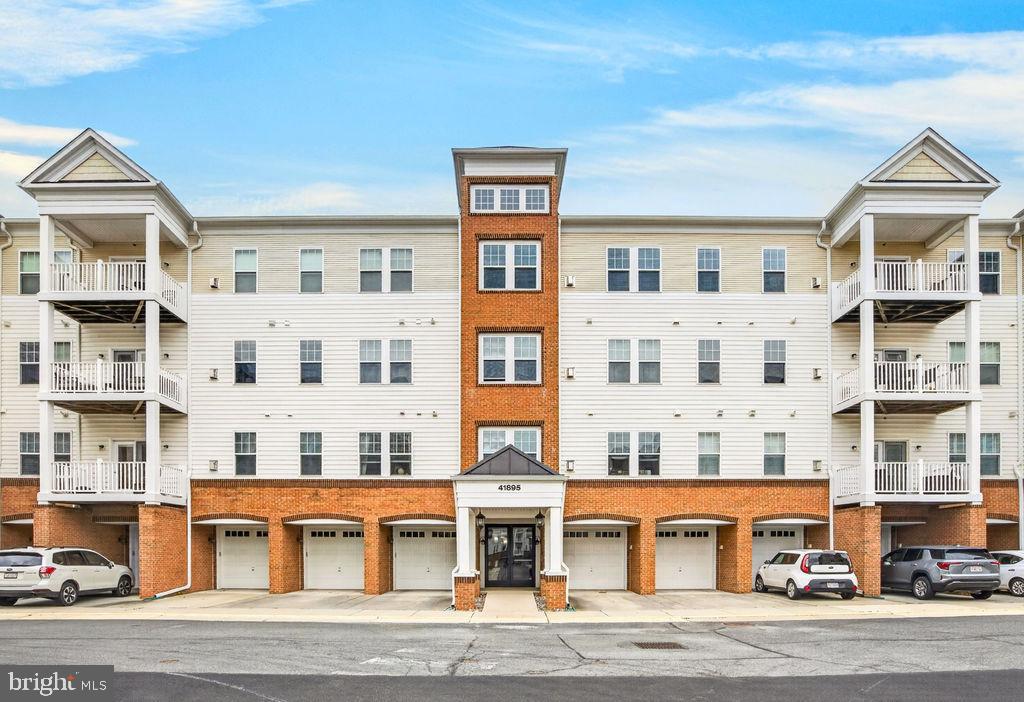 41895 Cathedral Valley Sq #401 — photo