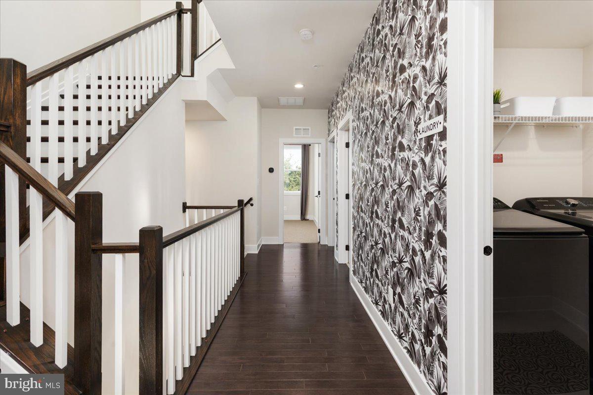 23391 McDonald Loch Ter — photo