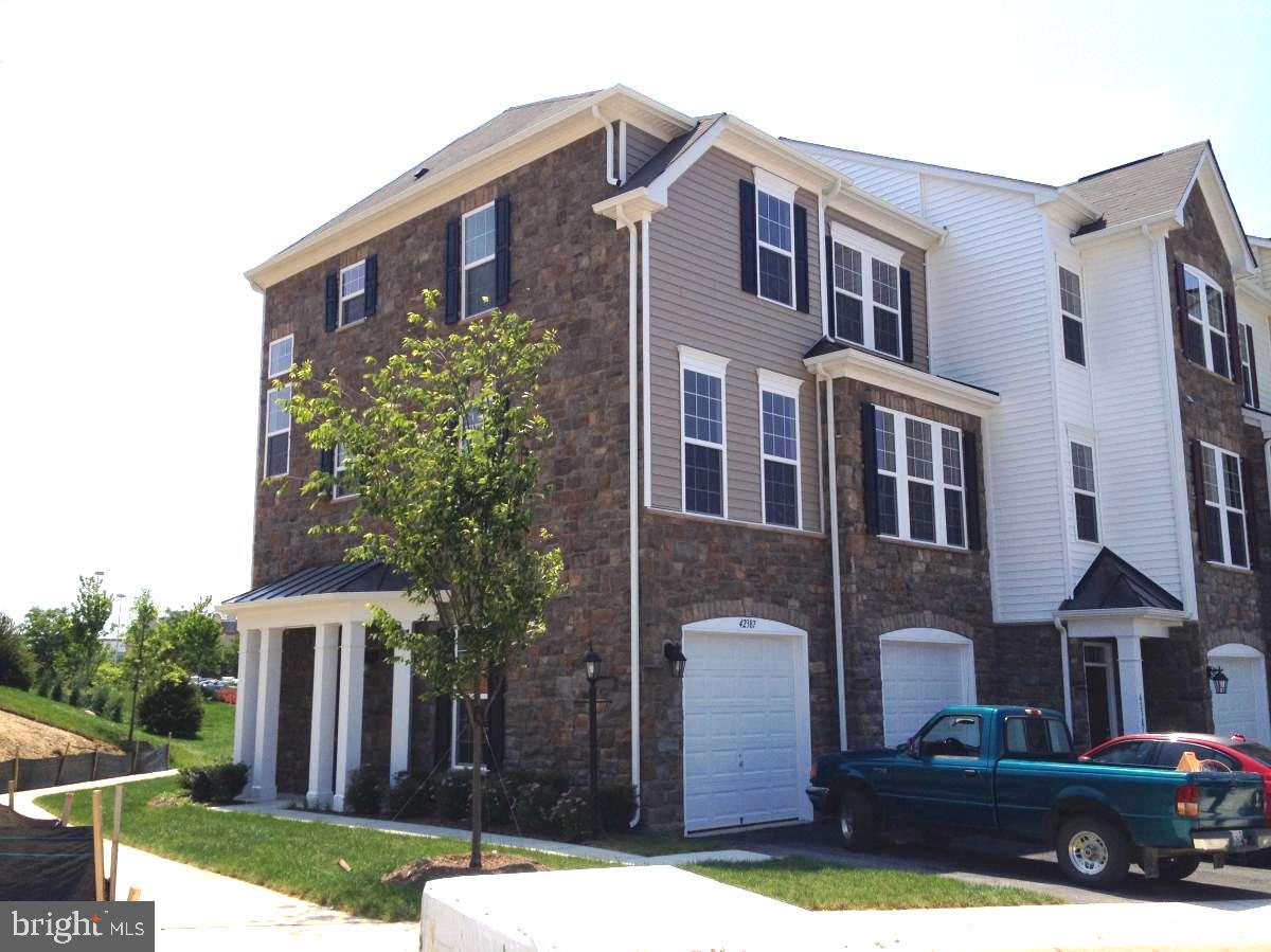 42387 Trellis Sq — photo