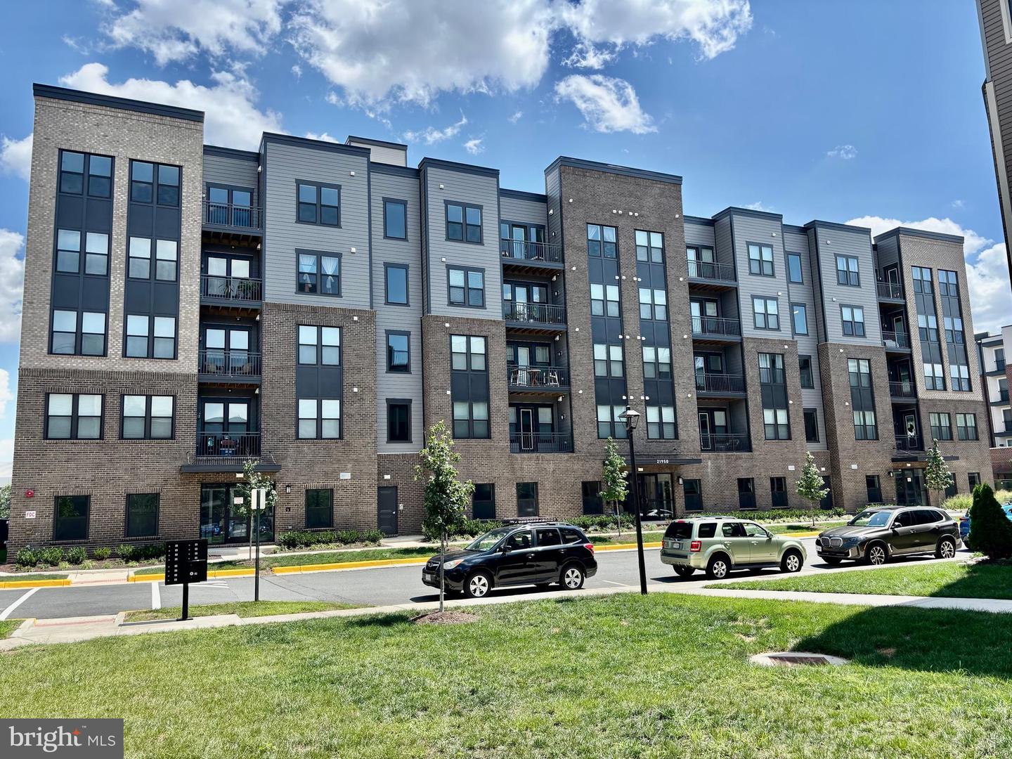 21950 Garganey Terrace #407 — photo