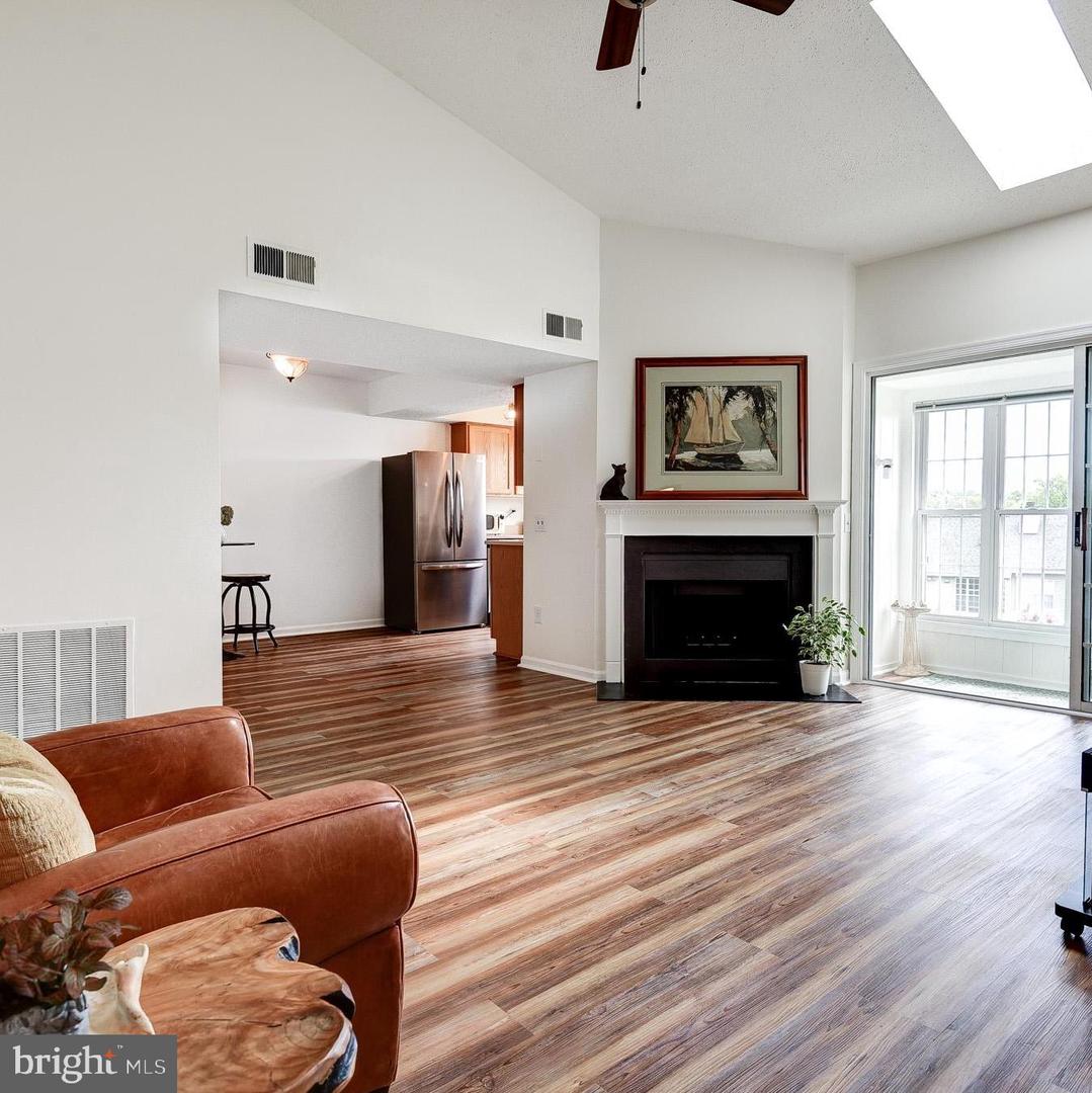 102 Prosperity Ave SE #E — photo