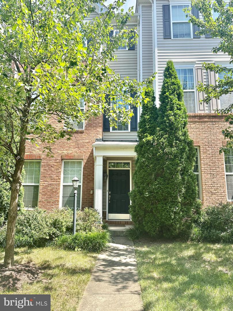 22641 Twitter Sq — photo