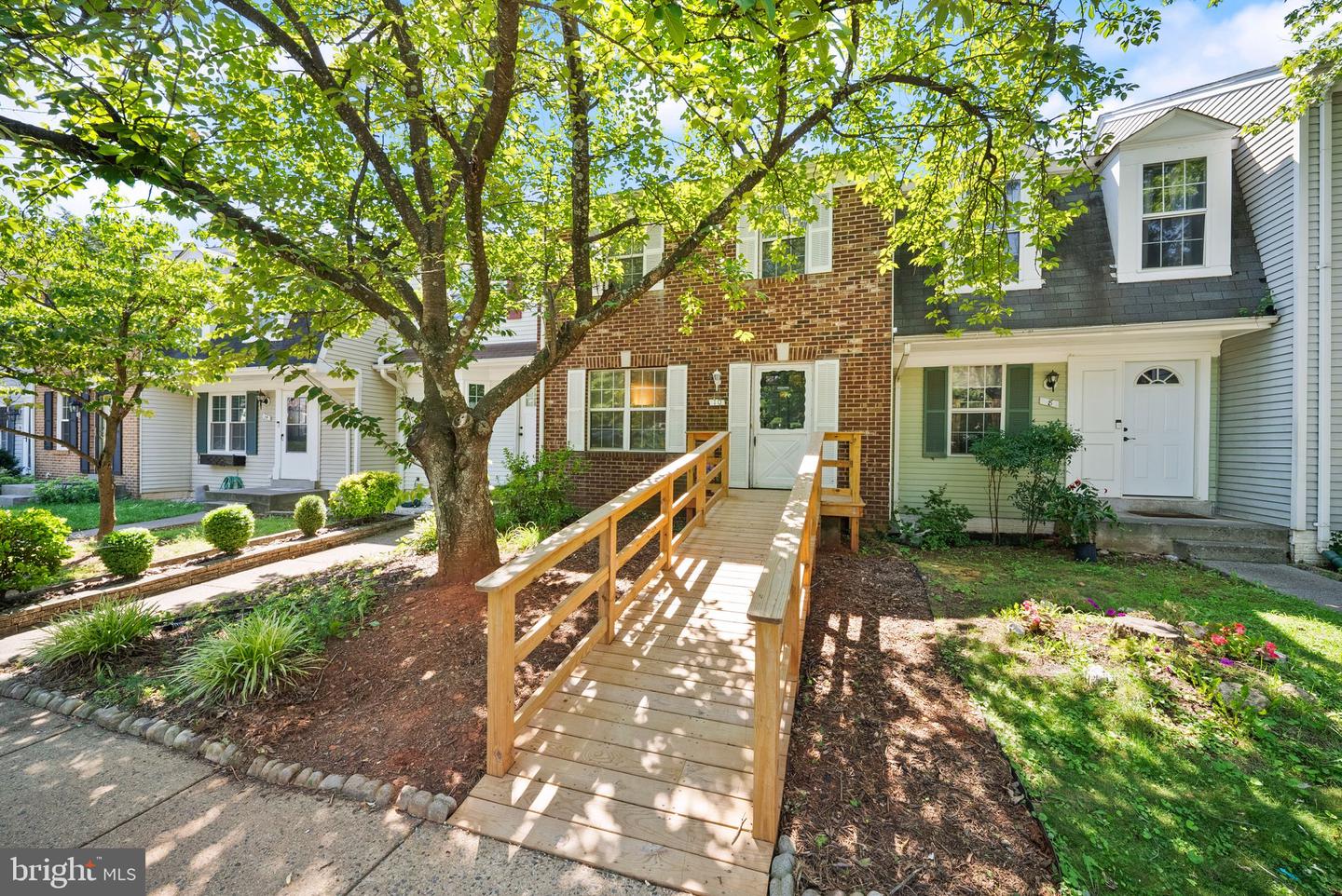 10 Redlin — photo