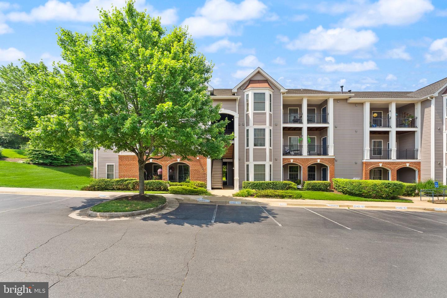 20453 Chesapeake Sq #103 — photo