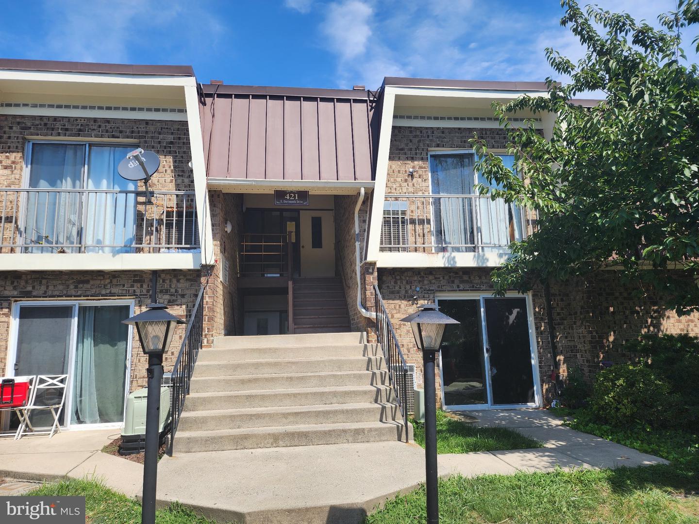 421 Dartmouth Dr #8 — photo