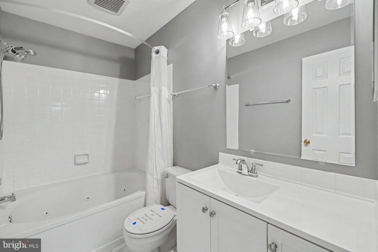 21130 Winding Brook Sq — photo