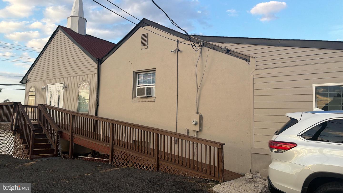 22011 Shaw Road, Sterling, VA 20164 — photo 2