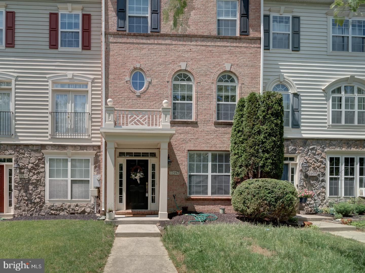 22942 Rose Quartz Sq — photo