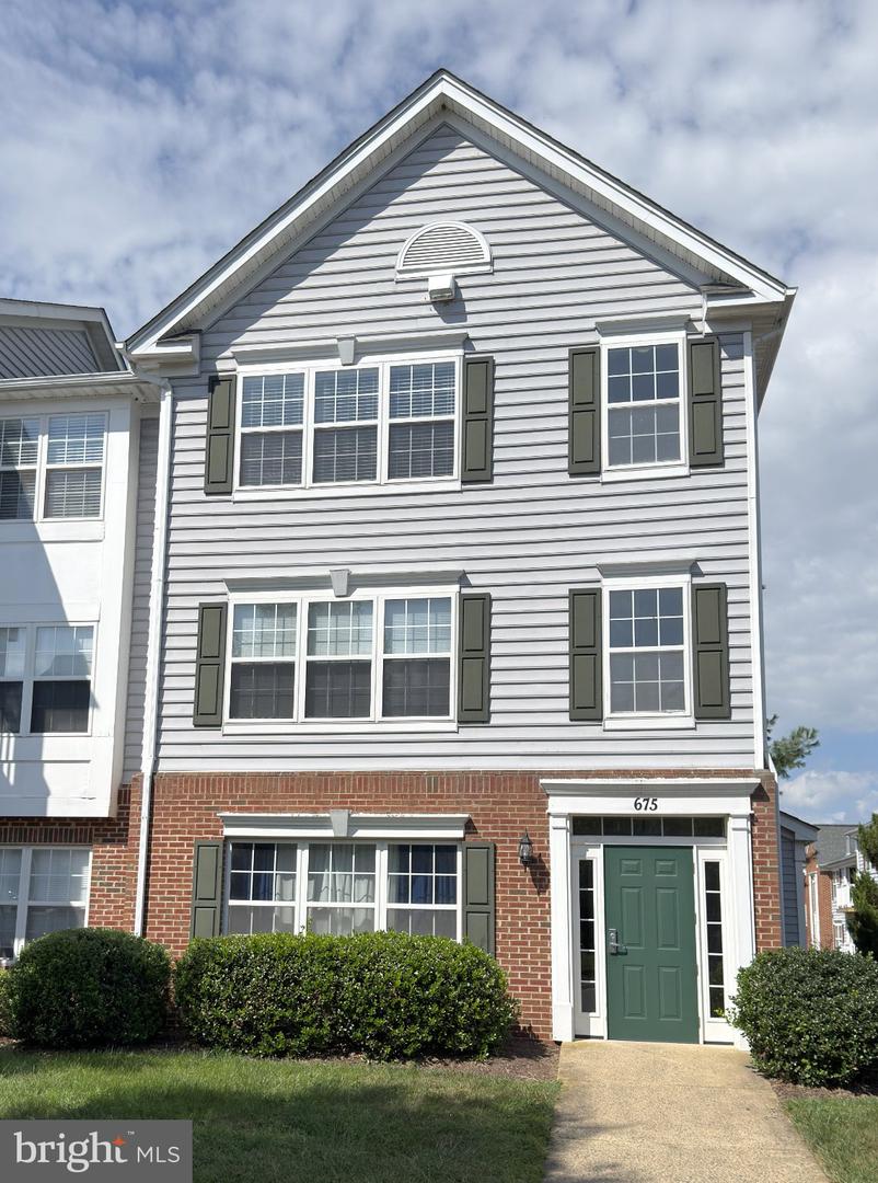 675 Constellation Sq SE #B — photo