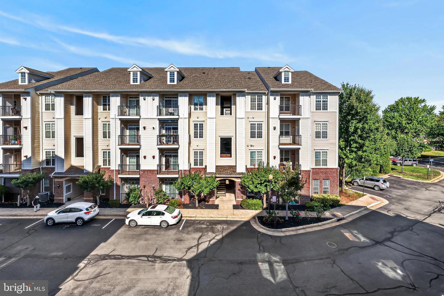21191 McFadden Sq #305 — photo