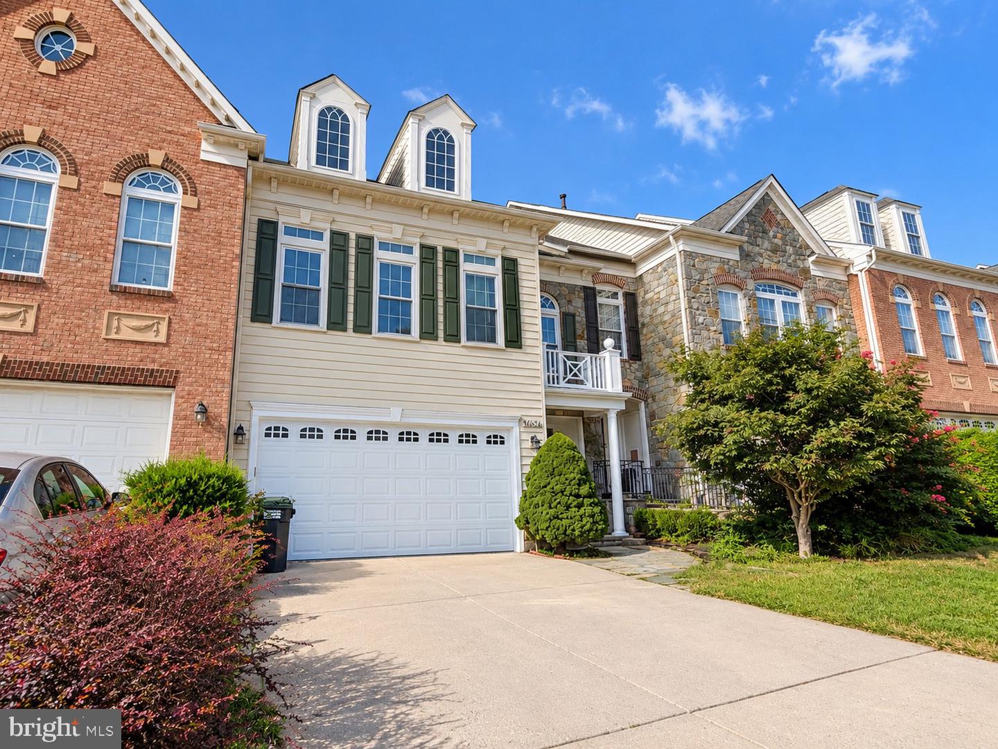 47636 Mid Surrey Sq — photo
