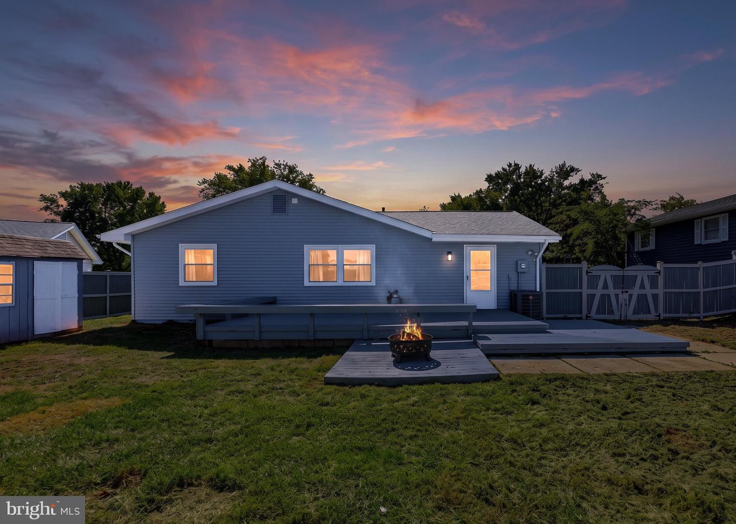 314 W Valery Ct — photo