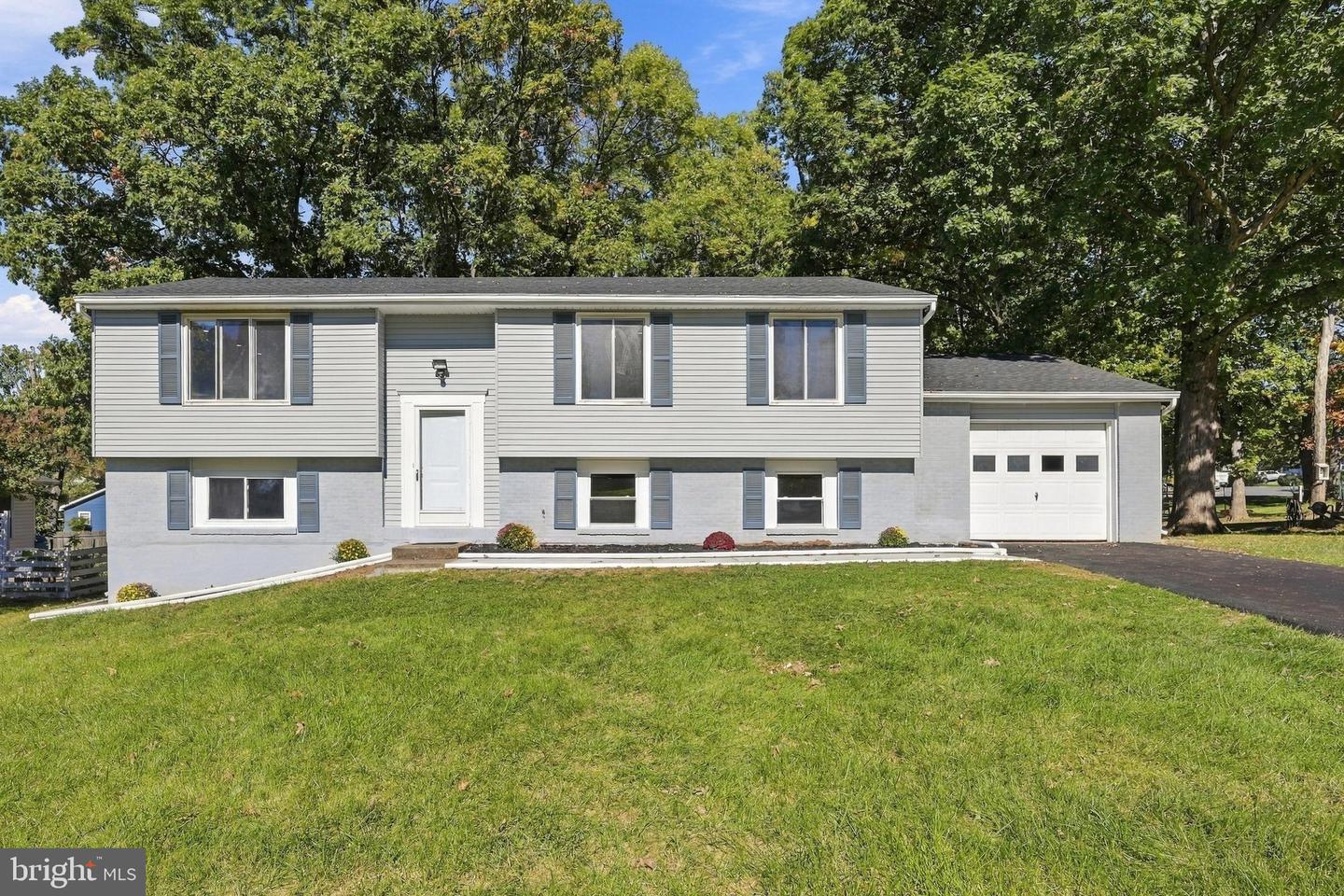 905 E Roanoke Rd — photo