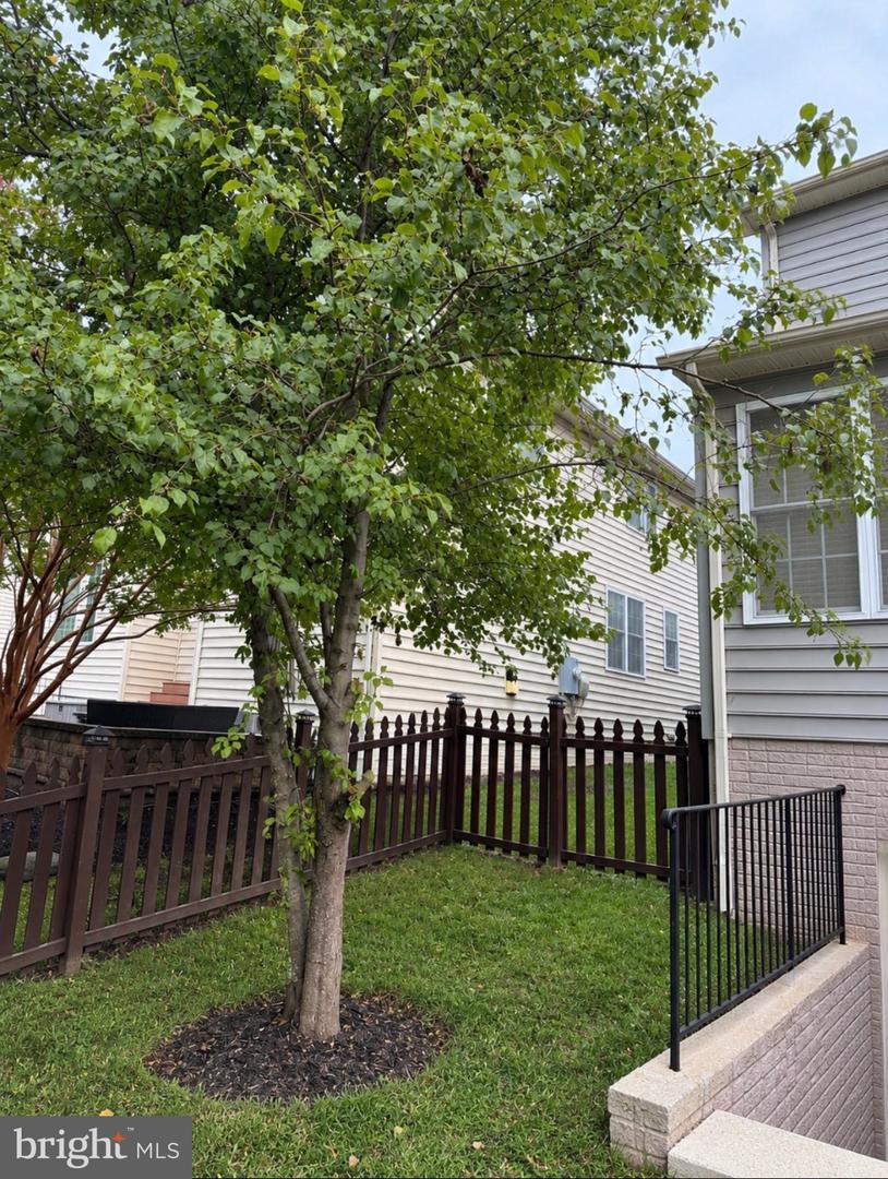 25209 Eisenhower Dr — photo