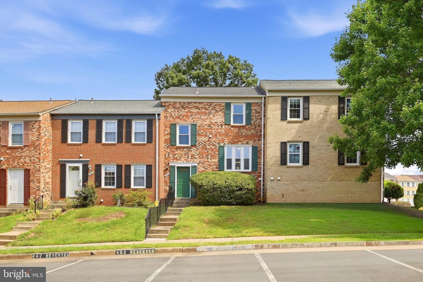 1003 Salisbury Ct — photo