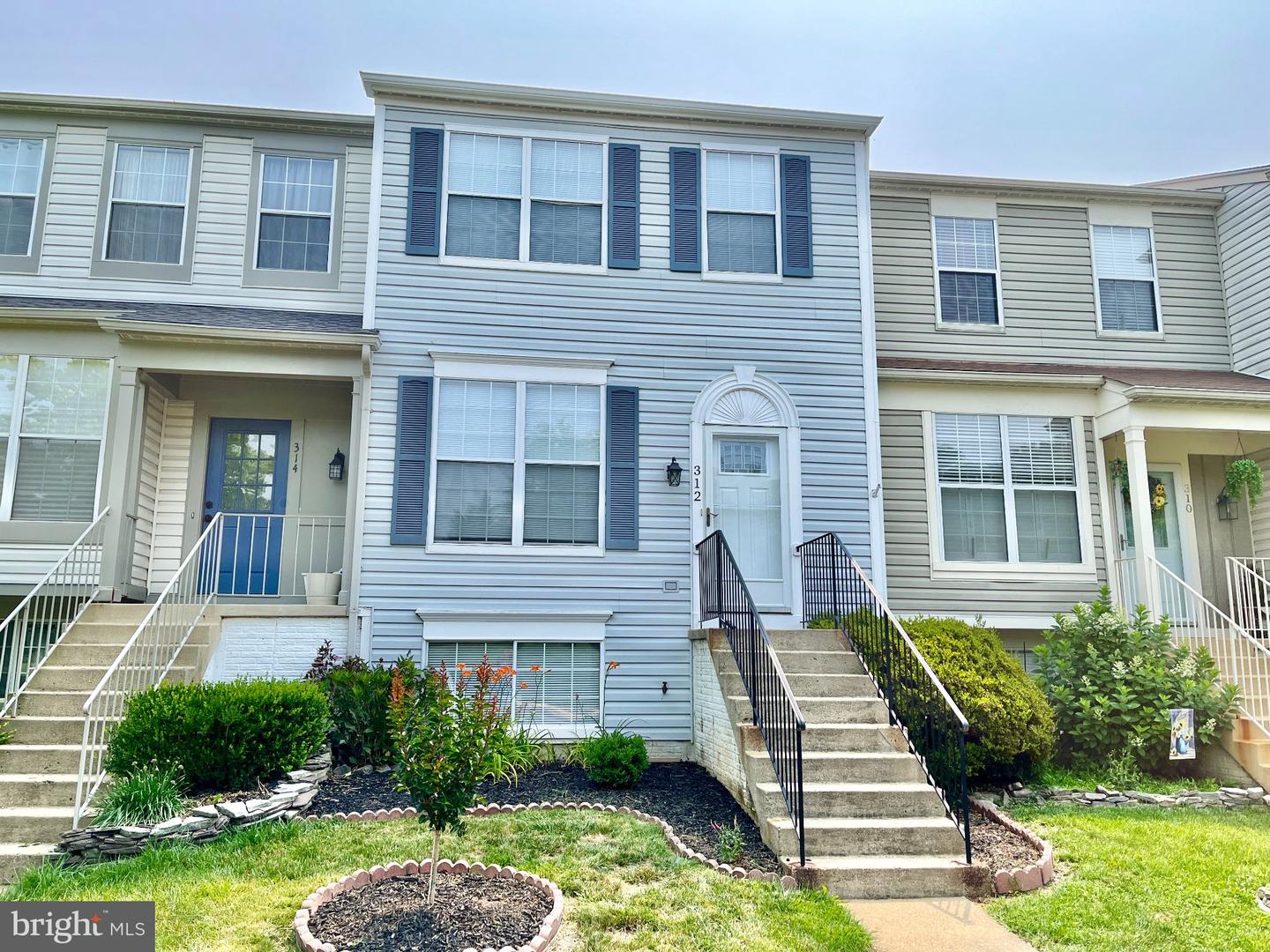 312 Stallion Sq NE — photo