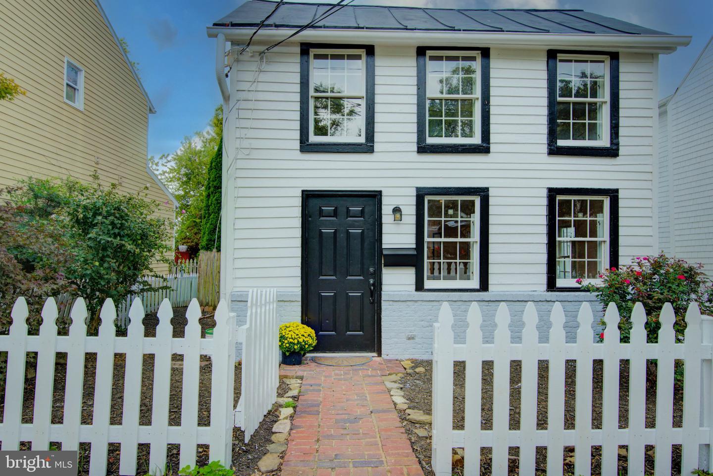221 South St SE — photo