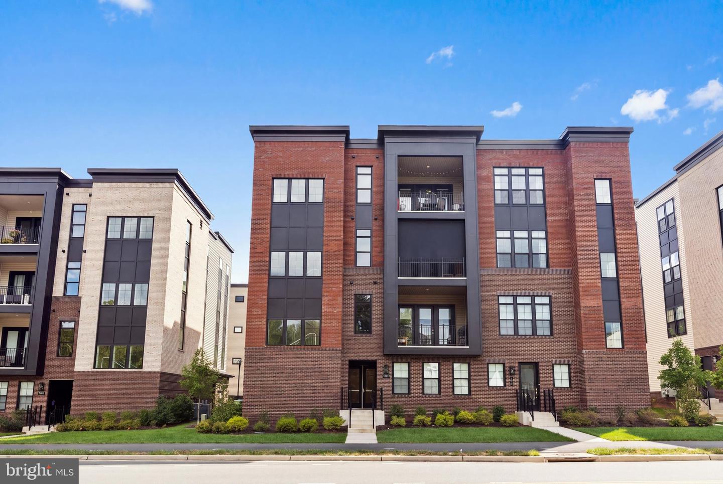 22145 Headwater Ter #400 — photo