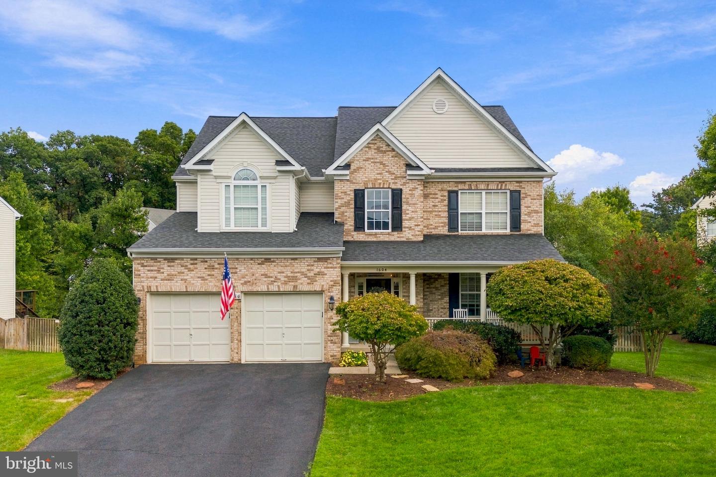 1604 Woodbridge Ct NE — photo