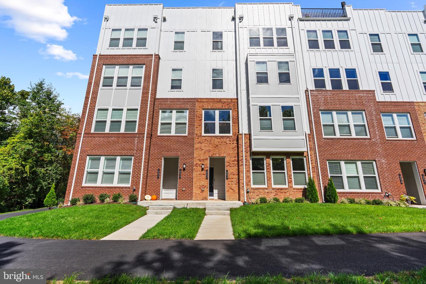 19937 Lavender Dust Sq — photo