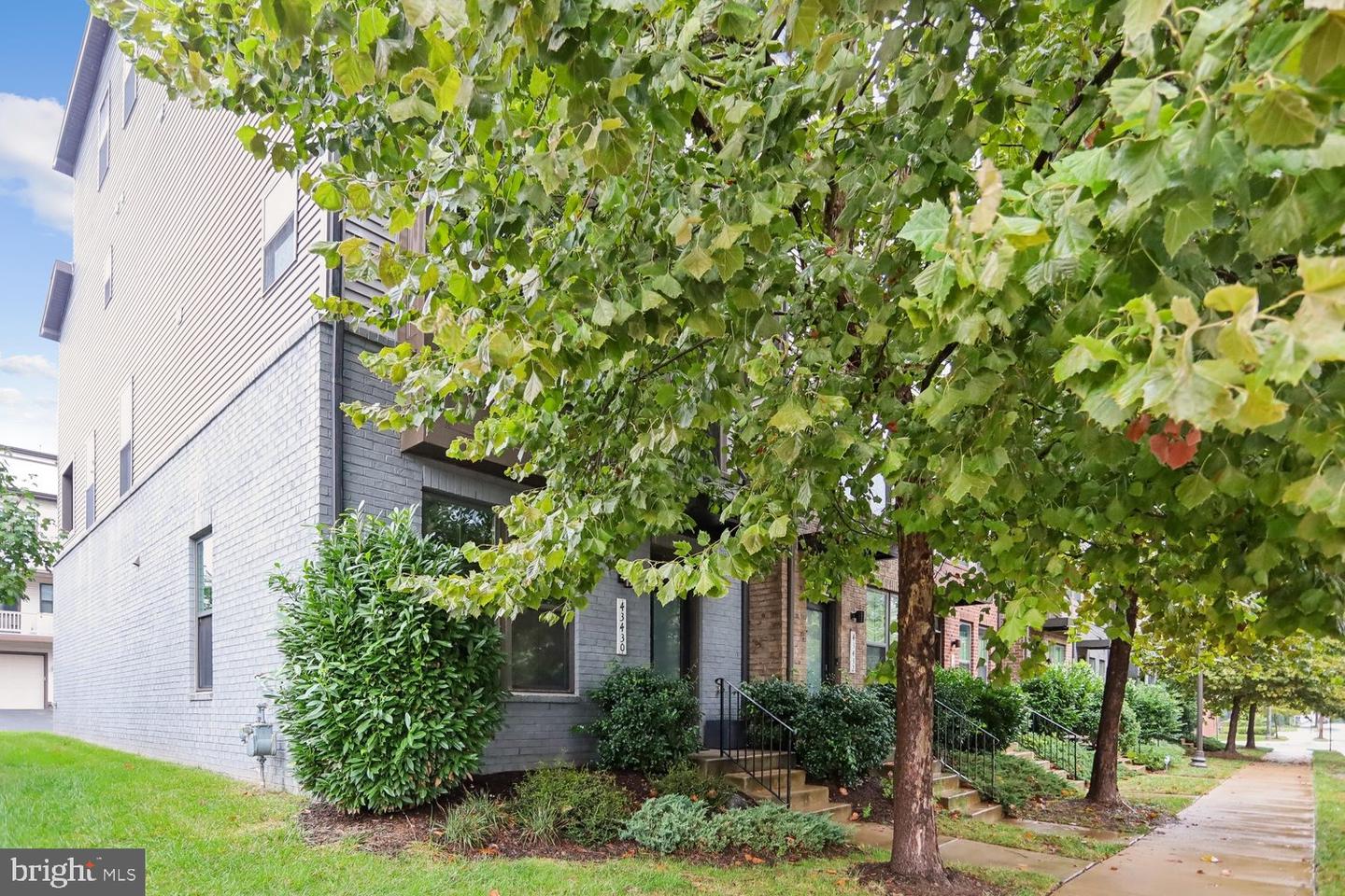 43430 Apple Orchard Sq — photo