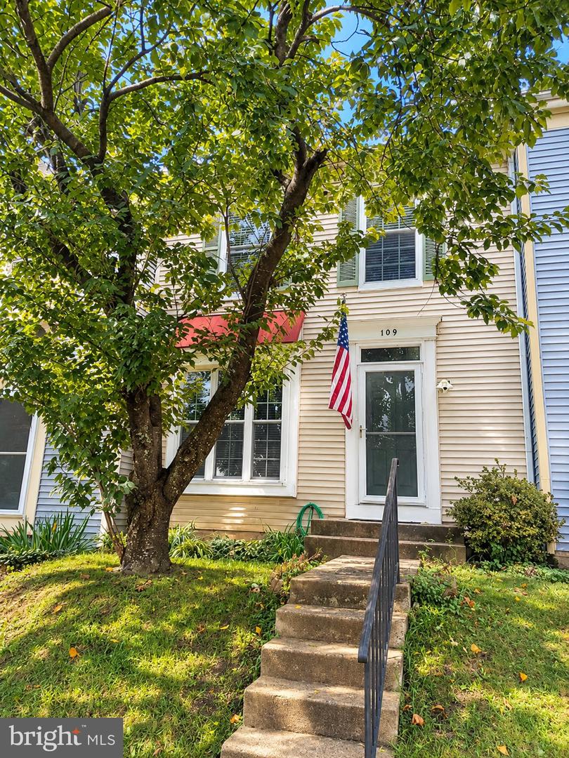 109 Chelsea Ct NE — photo