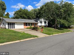 902 W Poplar Rd — photo