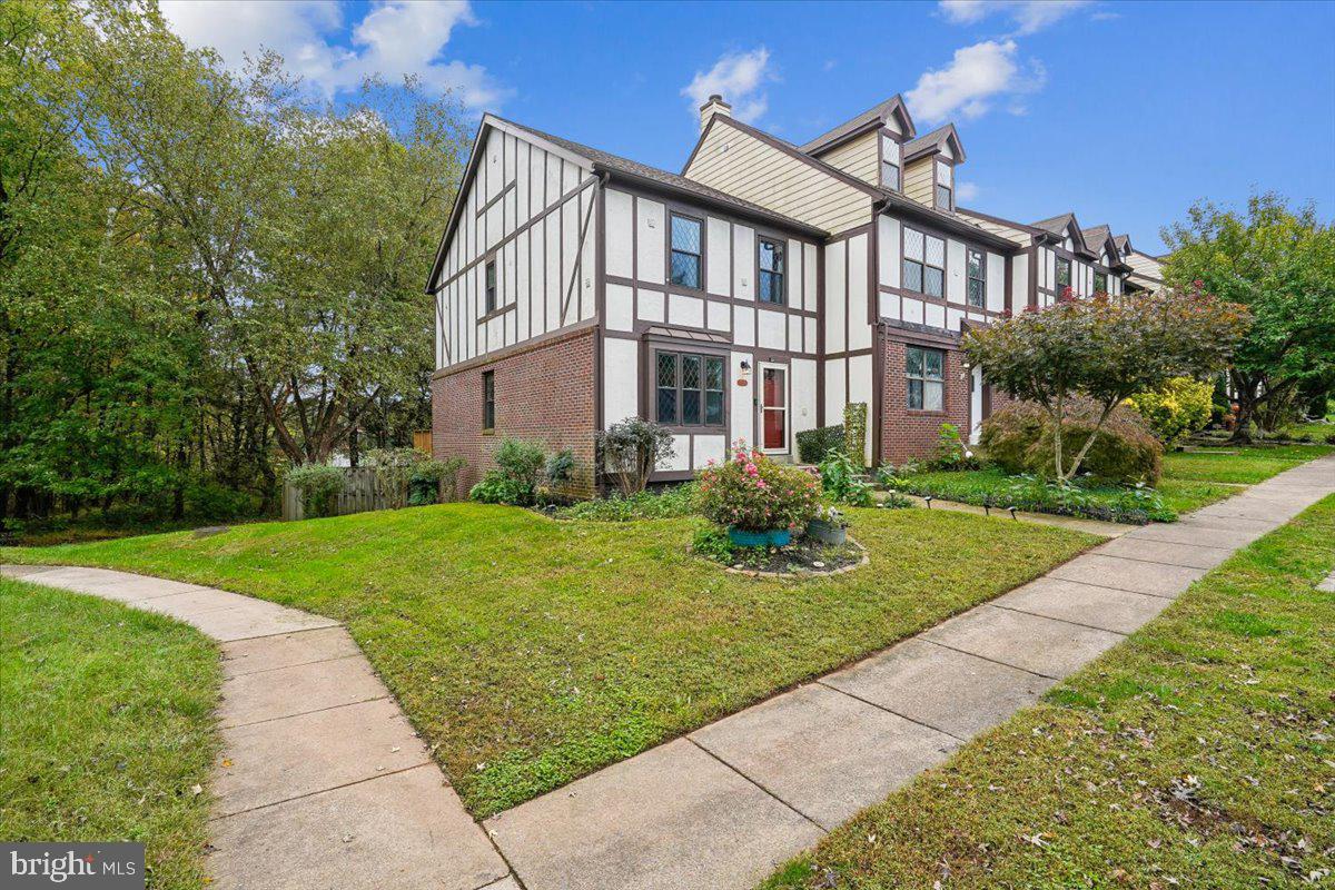 18 Lyndhurst Ct — photo