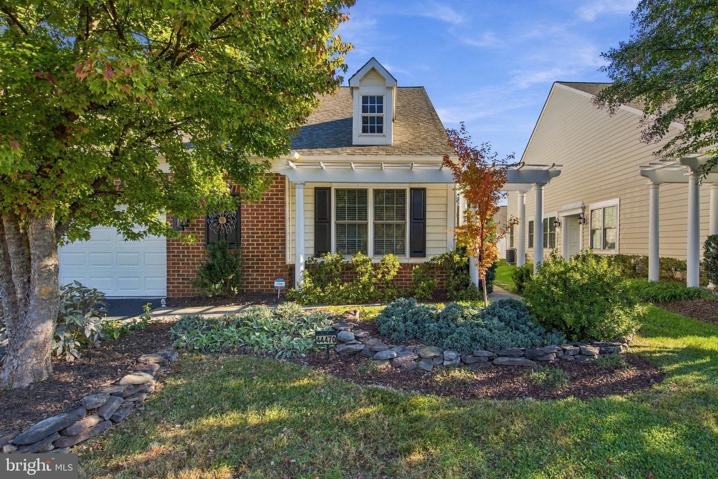44470 Oakmont Manor Sq — photo