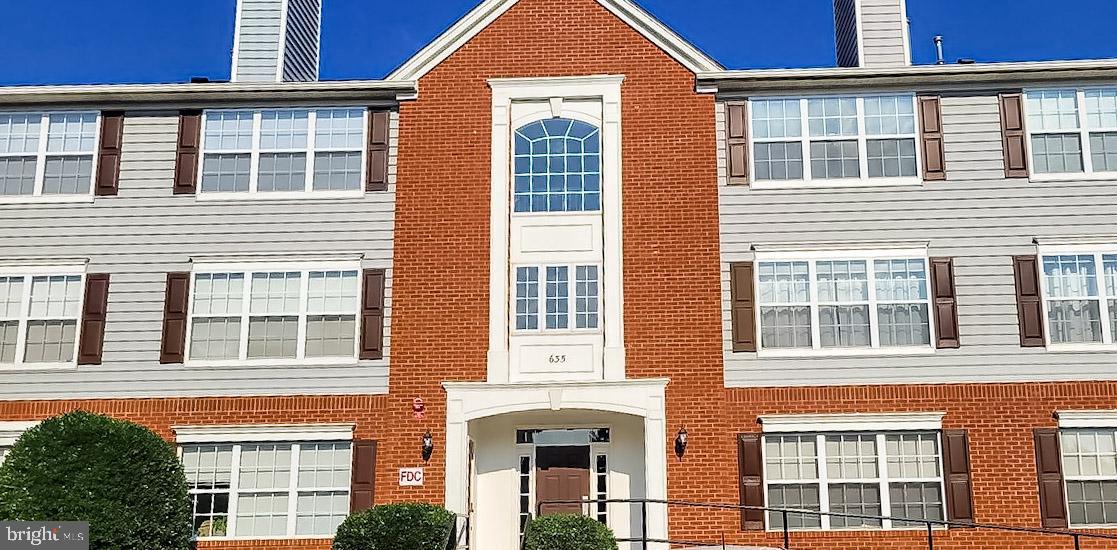 635 Constellation Sq SE #L — photo